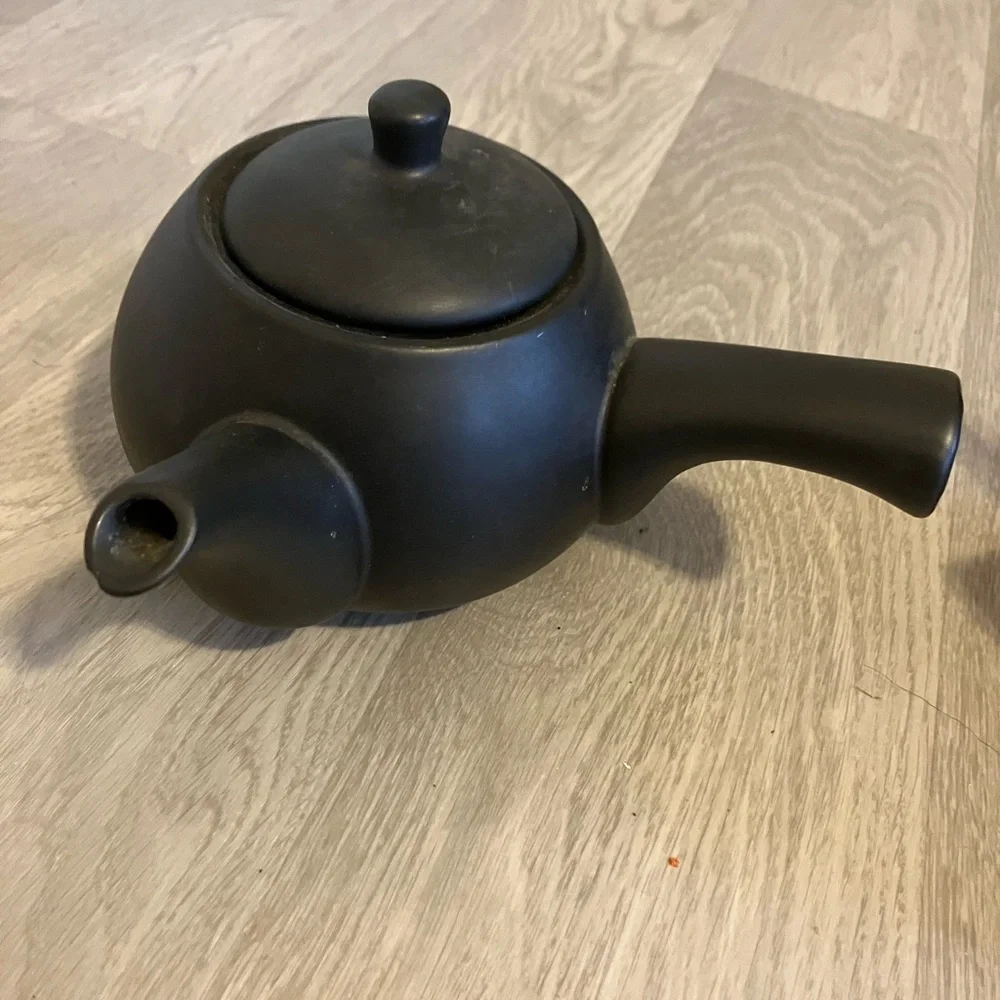 Tokoname-ware ceramic Japanese side-handled teapot, known as‎ a kyusu